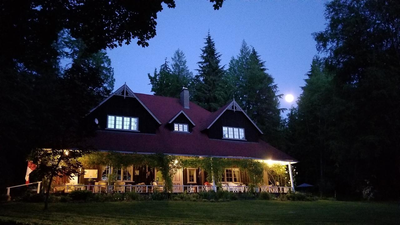 Wedgwood Manor And Glamping Retreat Hotell Crawford Bay Exteriör bild
