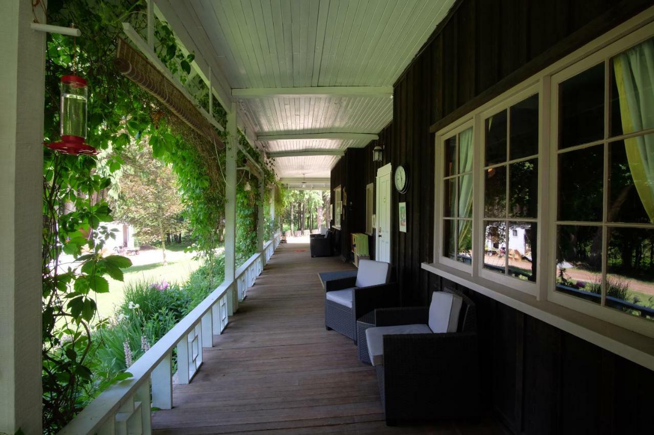 Wedgwood Manor And Glamping Retreat Hotell Crawford Bay Exteriör bild