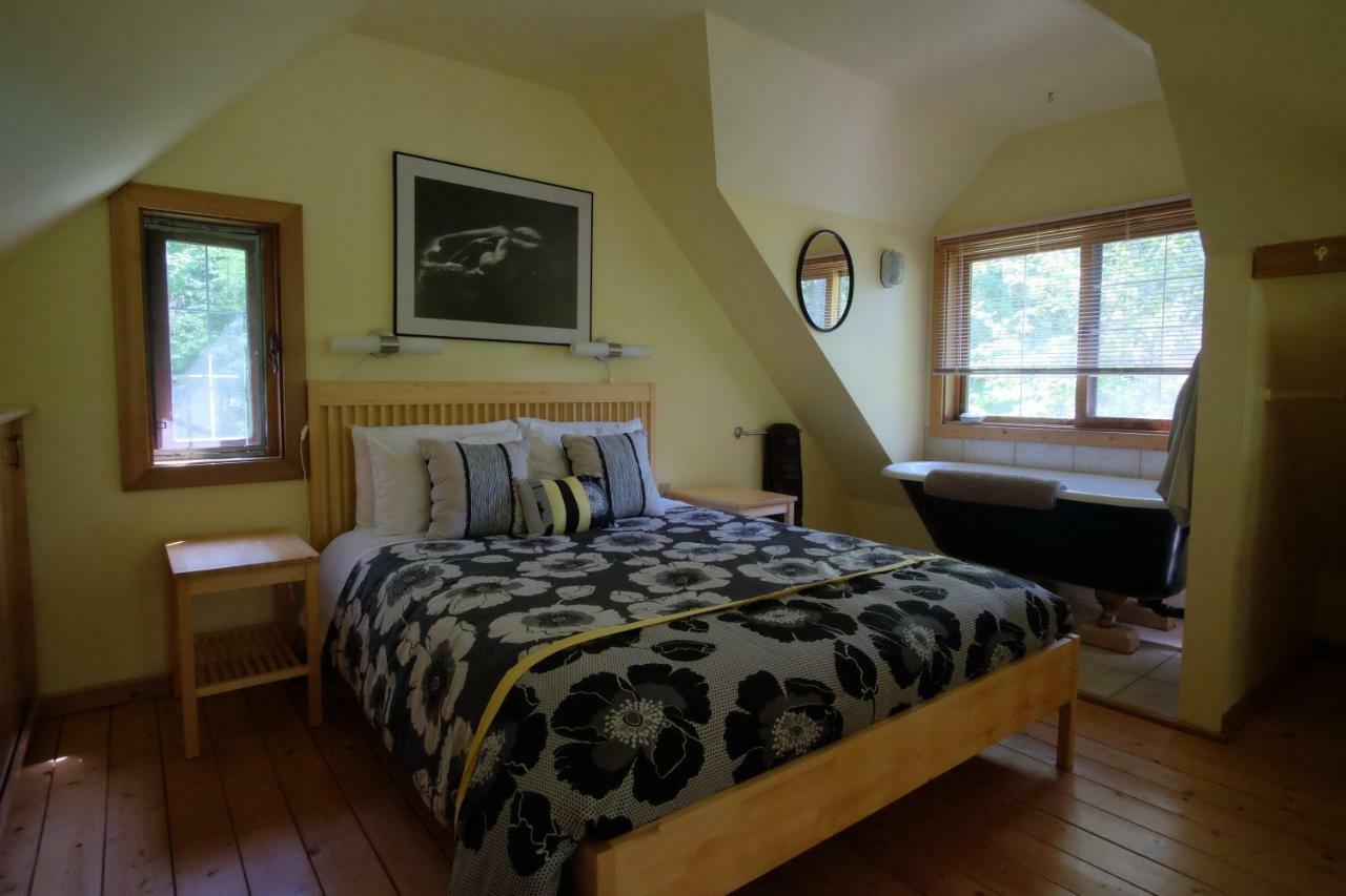 Wedgwood Manor And Glamping Retreat Hotell Crawford Bay Exteriör bild