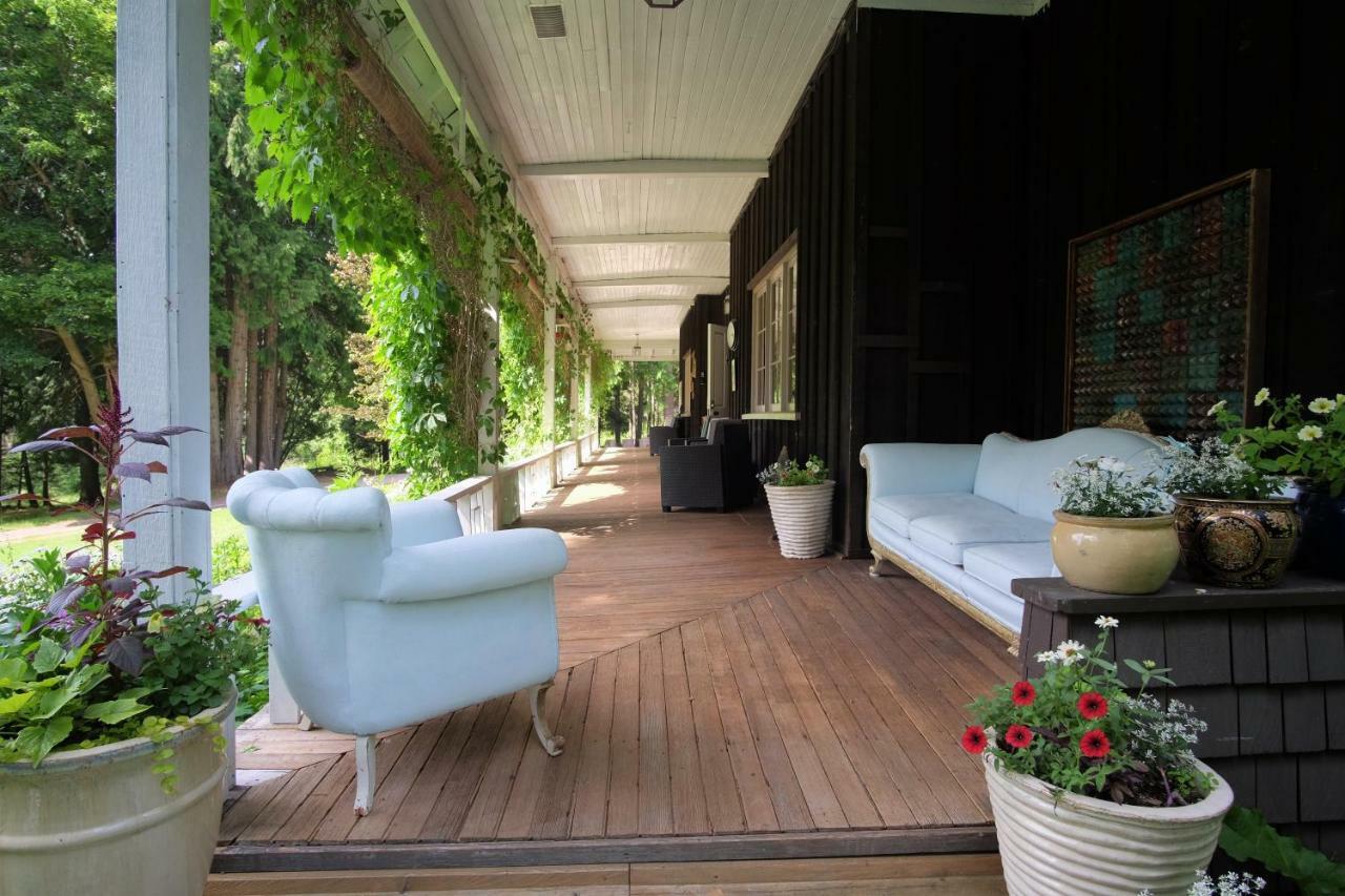 Wedgwood Manor And Glamping Retreat Hotell Crawford Bay Exteriör bild