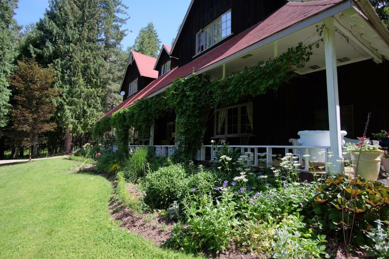 Wedgwood Manor And Glamping Retreat Hotell Crawford Bay Exteriör bild