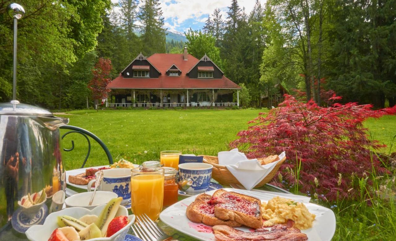 Wedgwood Manor And Glamping Retreat Hotell Crawford Bay Exteriör bild